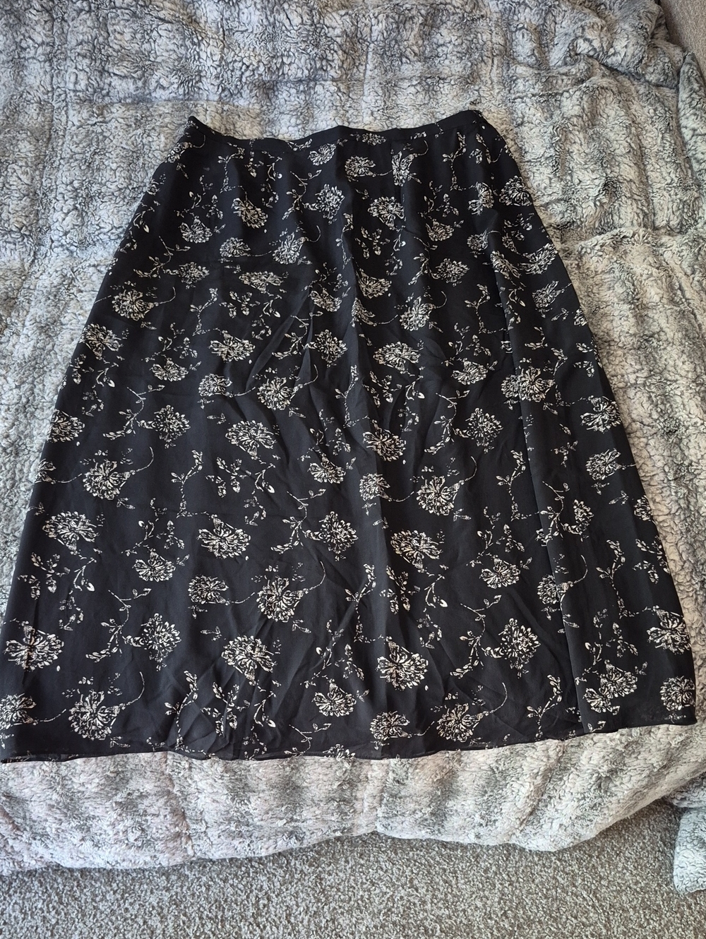 Rena Rowan 🖤 Black A-Line Skirt with White Floral Print (860)